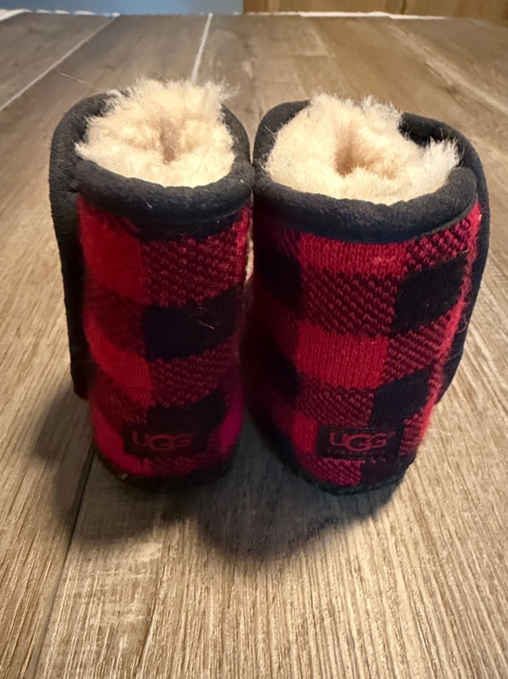UGG Australia Purl Pine infant boots featuring a red and black buffalo plaid - Picture 4 of 6